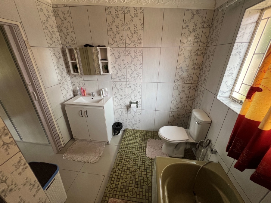 6 Bedroom Property for Sale in Irene Park North West